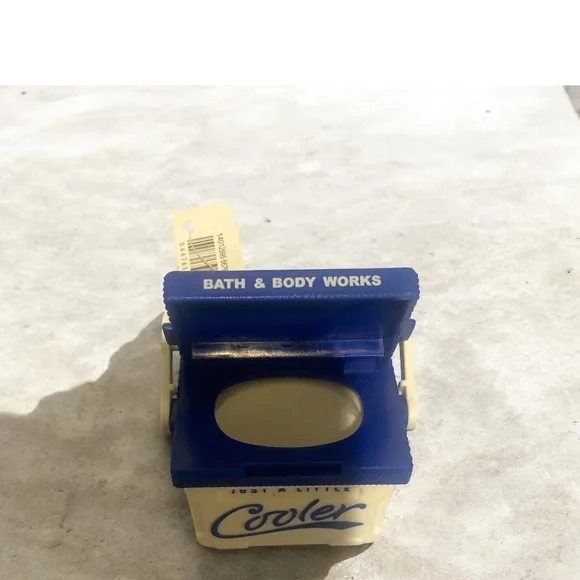 Bath & Body Works Cooler Hand Sanitizer holder - Picture 3 of 3